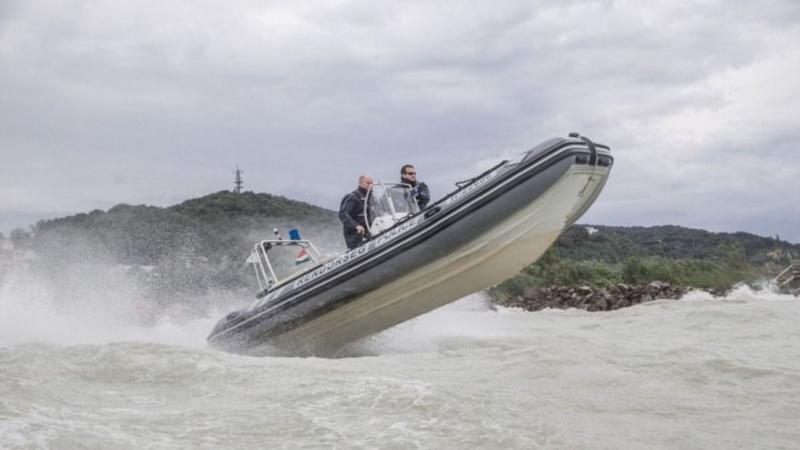 Ez igazán megdöbbentő! A hétvégén a rendőrök tizenkilenc embert hoztak biztonságba a Balatonból.