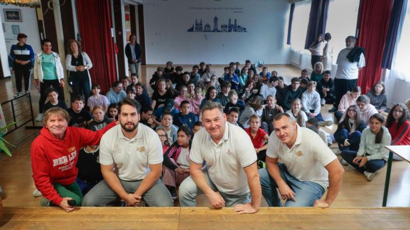 Stílusos mozgásban - Bajnokok látogattak el a szombathelyi Dési-iskolába - rengeteg fotóval!