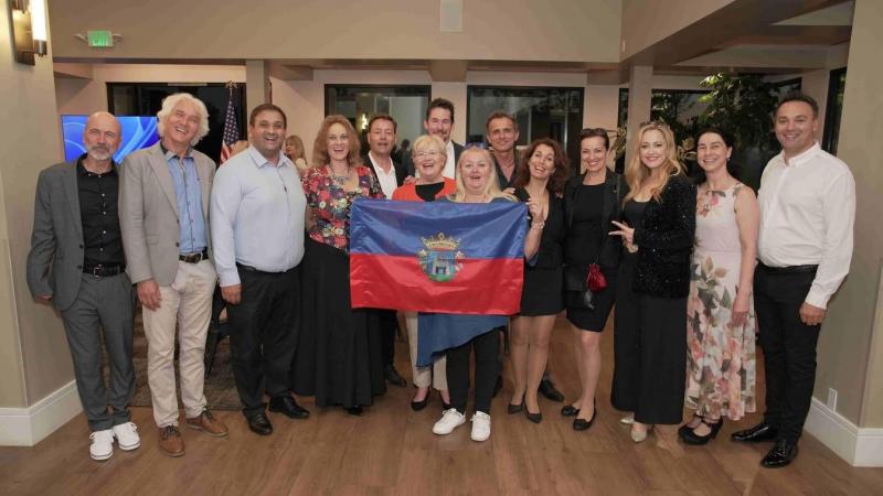 Fejér megye fiai és lányai hódító útjukra indultak Hollywoodba, ahol fergeteges hangulatot teremtettek az amerikai közönség számára. A különleges eseményről egy színes videó is készült, amely bemutatja, hogyan varázsolták el a helyszínt magyaros ízekkel é