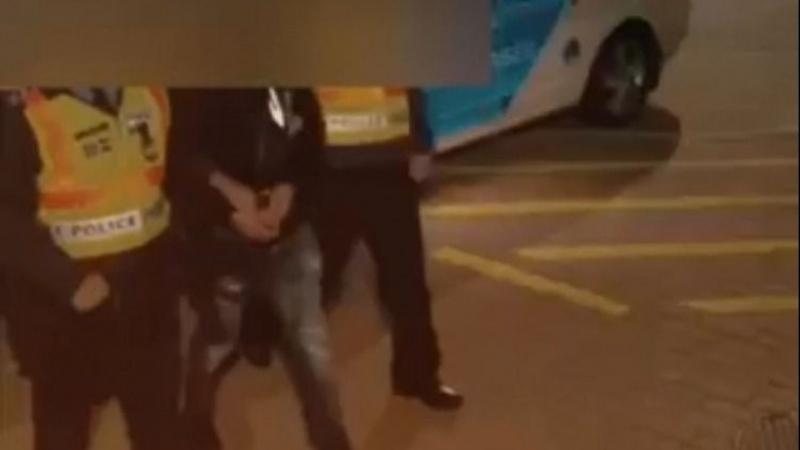 Elfogták azt az 53 éves férfit, aki Ajkán bántalmazta élettársát. Az eset részleteiről és a nyomozásról videós beszámoló is készült.