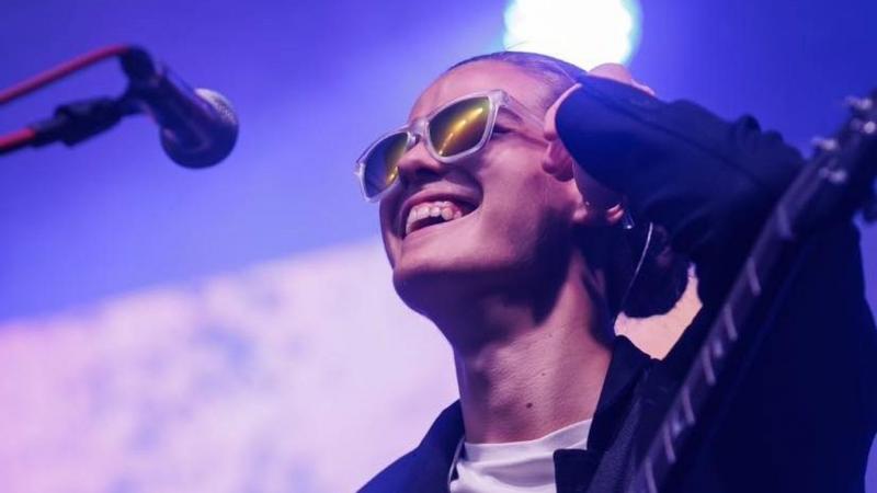 Ma este egy izgalmas esemény vár ránk, ahol együtt szurkolhatunk Bács-Kiskun büszkeségének, Bíró Csongor Vitéznek! Kezdődik a Megasztár élő show-ja, és nem érdemes lemaradni!