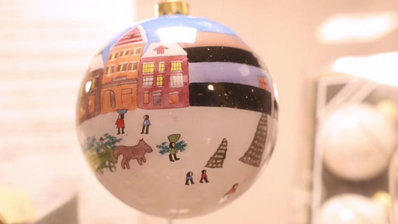 Novembertől kezdve a szaloncukor és a Jingle Bells dominálják a boltokat és a rádiókat – mintha ezzel elvennék a karácsony varázsát, mielőtt még elérkezne az ünnep. Az ünnepi hangulat már jóval korábban elkezdődik, de vajon nem rontja el ez a korai készül