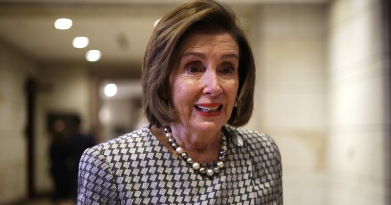 Nancy Pelosi volt házelnököt sürgősen meg kellett operálni, miután balesetet szenvedett Luxemburgban.