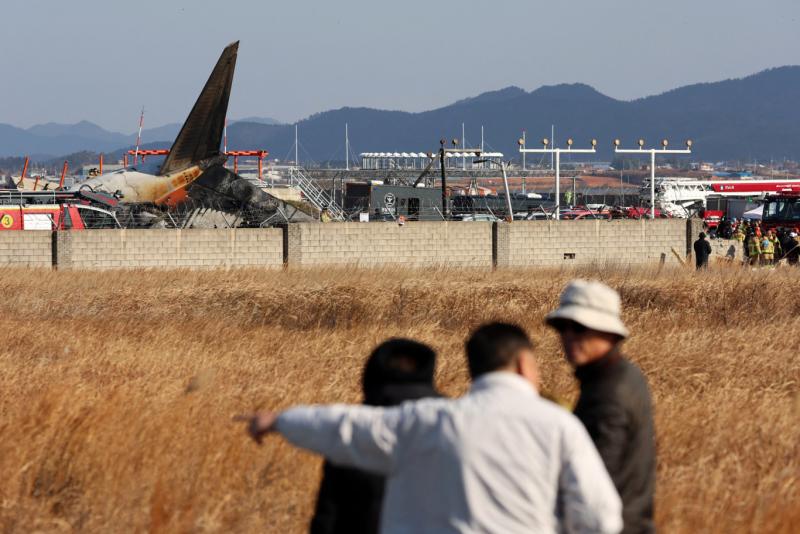 Négy perccel a tragikus baleset bekövetkezte előtt leálltak a dél-koreai Jeju Air repülőgépének adatrögzítő rendszerei.