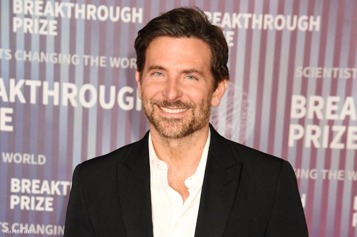 Bradley Cooper különleges pillanatot osztott meg Gyenesei Leilával, amikor személyesen szolgálta ki őt – a szokatlan jelenetet videón is megörökítették.