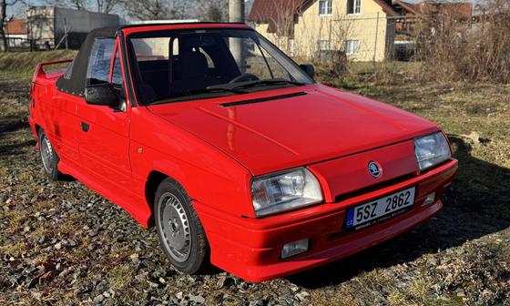 Ez a nyitható tetejű Skoda Favorit igazi kincset ér, olyan mint egy csehszlovák időutazó, amely megfizethetetlen értéket képvisel.