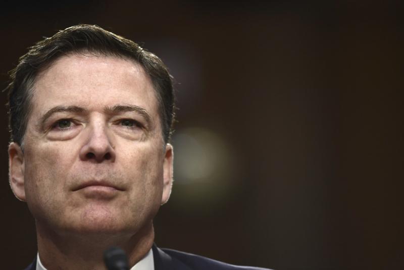 Az amerikai titkosszolgálat kihallgatta a volt FBI-igazgatót, aki állítólag egy Trump megölésére utaló kódolt üzenetet tett közzé.