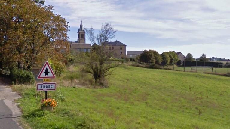 Egy francia étterem tulajdonosa nyilvánosan beismerte, hogy egy tragikus esemény következtében feldarabolta és megfőzte az áldozatot. Az ügy körüli részletek sokkolták a közvéleményt, és az eset felvetette az étterem ipar etikai kérdéseit is.