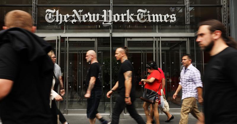 Egy amazóniai törzs több milliárd dolláros kártérítési pert indított a New York Times ellen, miután a lap olyan állítást fogalmazott meg róluk, amely szerint pornófüggőként tüntették fel őket.