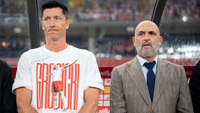 Feszült helyzet Lengyelországban: Lewandowski nem lép pályára a válogatottban, amíg nem vált csapatot.