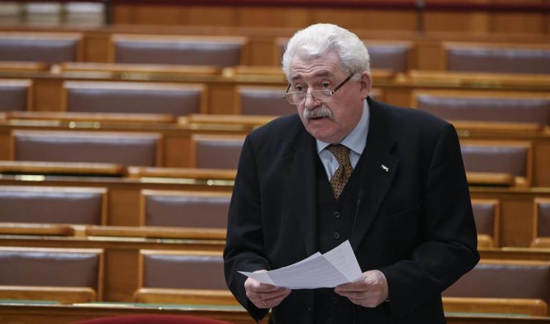 A kormány reagálása az MBH-sokat érintő csalássorozatra: mindenkinek érdemes fokozottan odafigyelnie a saját biztonságára, továbbá figyelmeztetnek az ukrán maffia tevékenységére is.