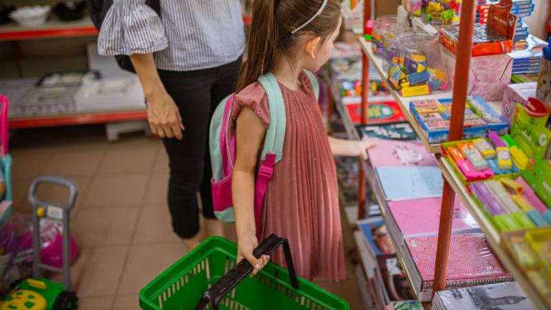 Friss tanszerek 2025-re: Mi található a tanszercsomagban, hol lehet olcsón beszerezni füzeteket és iskolai eszközöket - Pénzcentrum