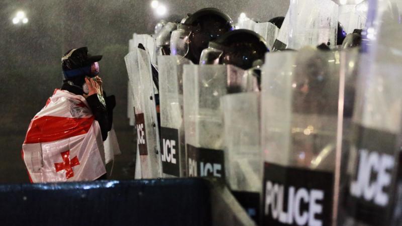 Grúziában puccskísérlet zajlik, és a hatóságok várhatóan szigorú megtorlást indítanak.