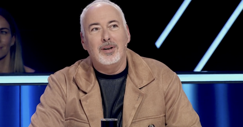 Hajós András izgalmas kalandokkal teli életet él, hiszen vulkánok mellett lávaszörföl, miközben a levegőben is megjárta a zuhanás élményét repülőgéppel.