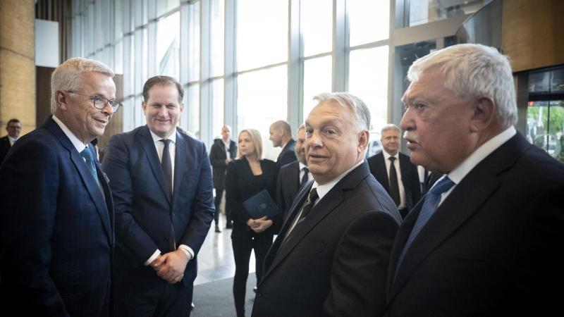 A Gödöllői Grassalkovich-kastély felújítására 40 milliárd forintos támogatást biztosít az Orbán-kormány, együttműködve az OTP Bankkal.