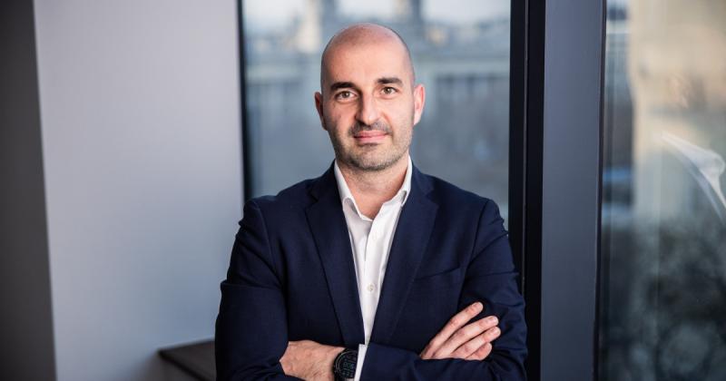 **A konfliktusok helyett kontinuitás: Milyen előnyöket kínál a bizalmi vagyonkezelés?**

A bizalmi vagyonkezelés nem csupán pénzügyi eszközök kezelése; sokkal inkább egy stratégiát jelent, amely lehetővé teszi a családi vagyoni értékek megőrzését és átadá