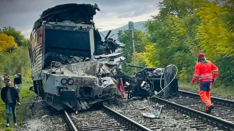 Egyetlen pillanat alatt, 91 ember élete megváltozott: a szlovákiai vonatbaleset tragédiája és a felelősség kérdése. 