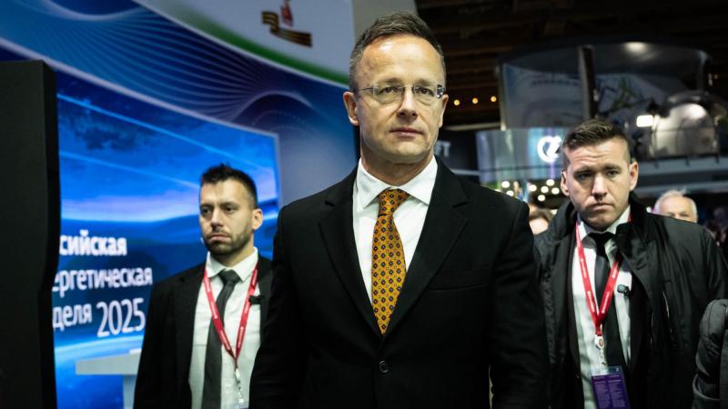 Szijjártó Péter Moszkvában bírálta az EU politikáját, kijelentve, hogy a kormány határozottan ellenáll Brüsszel ambiciózus elképzeléseinek.