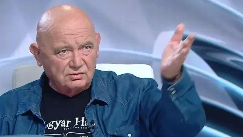 Csintalan Sándor a Magyar Hang műsorában beszélt a Vörös Hadsereg jelentőségéről, különös figyelmet szentelve október 23-a utáni eseményeknek.